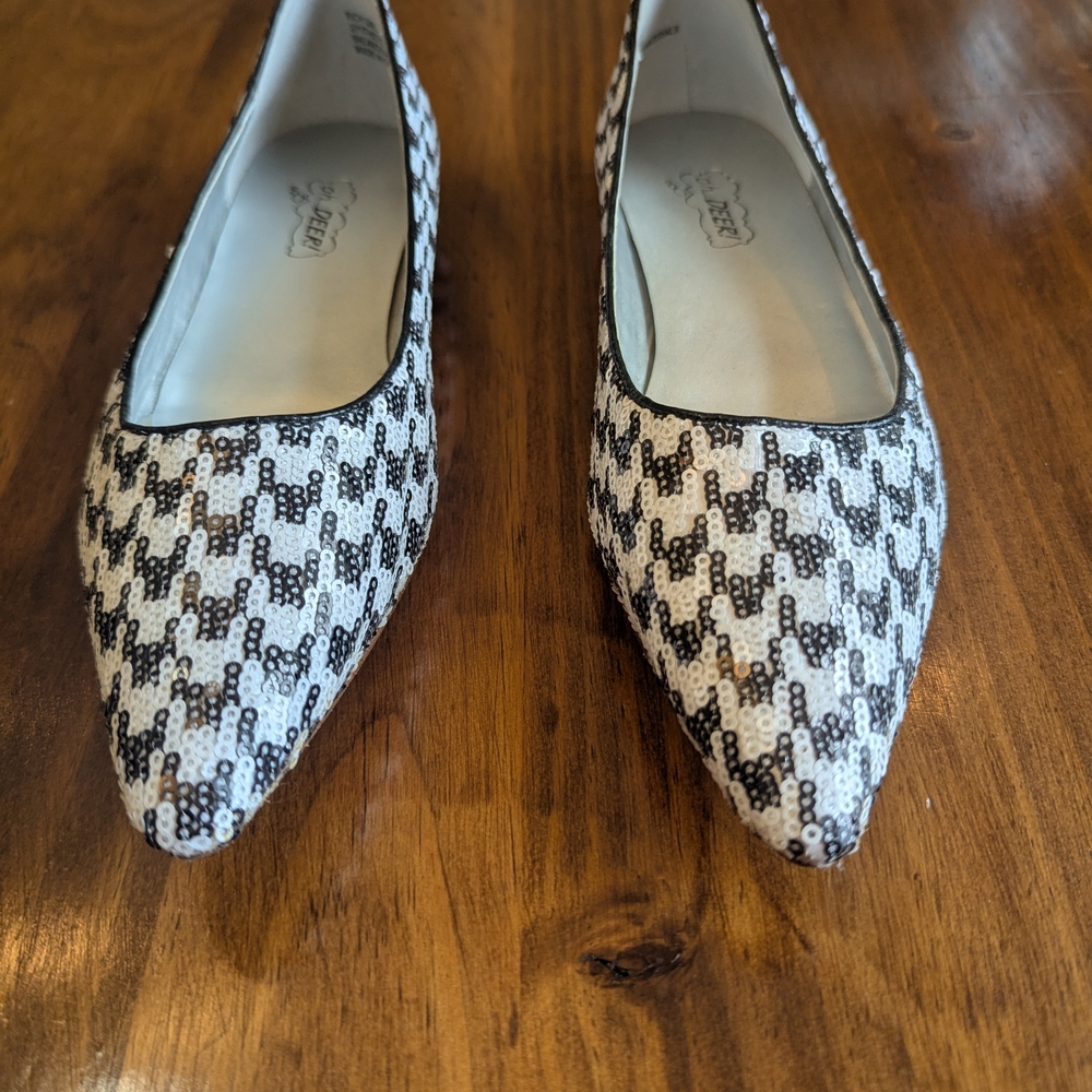 Women's Fashion Size 6 Pointed-Toe Flats